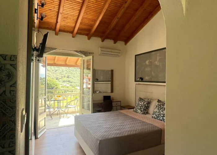 Flower * העיירה סקיאתוס